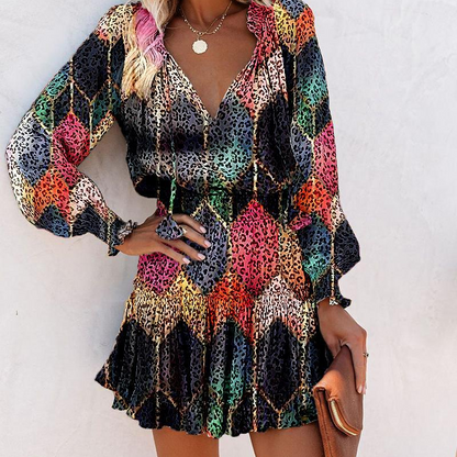 Női V-nyakú, hosszú ujjú, fodros szegélyű mini ruha