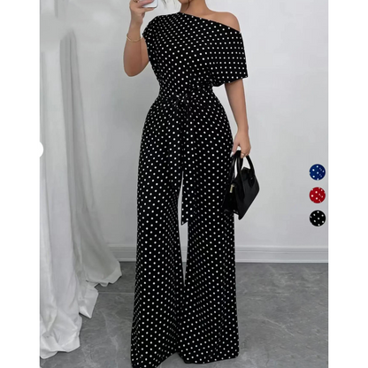 Elegáns aszimmetrikus nyakkivágású pöttyös jumpsuit