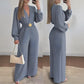 Elegáns V-nyakú, széles szárú jumpsuit övvel